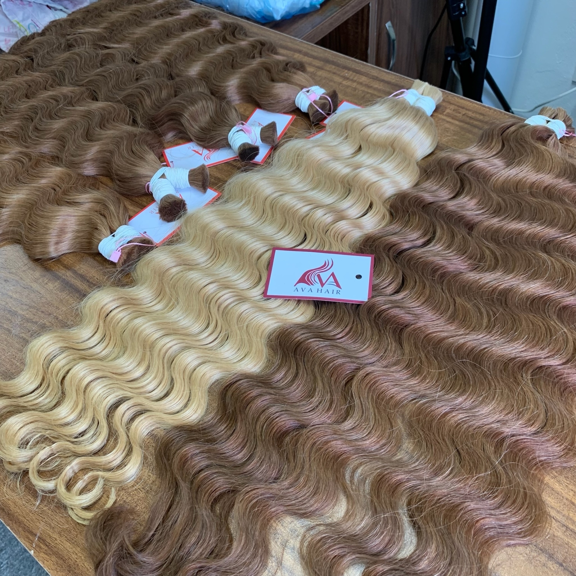 AVAHAIR - Bulk Wavy Hair- Ombre Brown Color - Vietnamese Luxury Human Hair